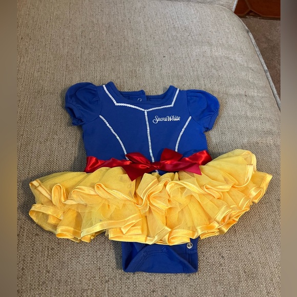 Disney Other - Disney baby Snow White onesie